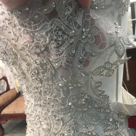 New Wedding Dress, Allure Couture Vintage Lace, BLING Small Size 8, Sexy Fitted - Picture 12 of 16